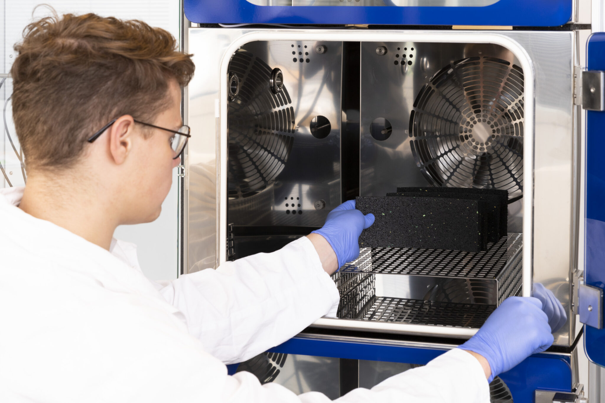 VOC emission test chamber system EK mRack Olfasense